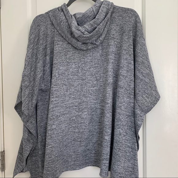 GapFit Hooded Poncho - Picture 2 of 3